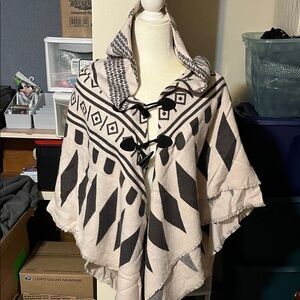 Black & Cream Geometric Hooded Poncho
